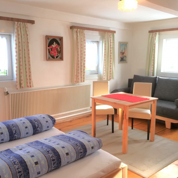 Großes Doppelzimmer samt Couch im Ferienhaus Schober